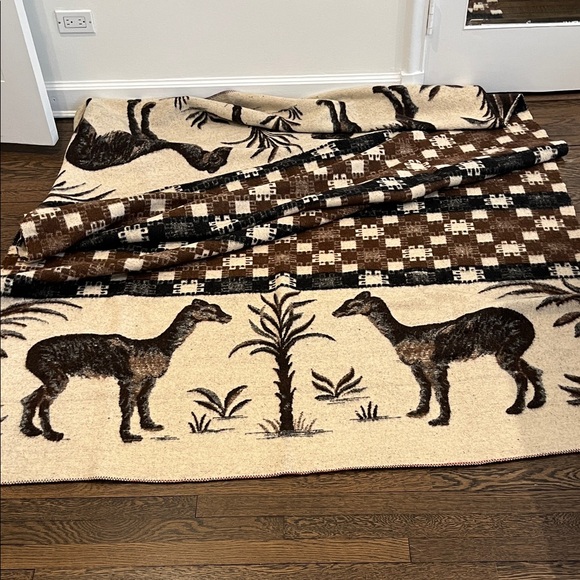 Alpaca Patterned Blanket in Brown and Cream from Peru 🇵🇪